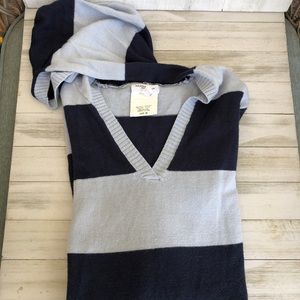 Lightweight hooded maternity sweater